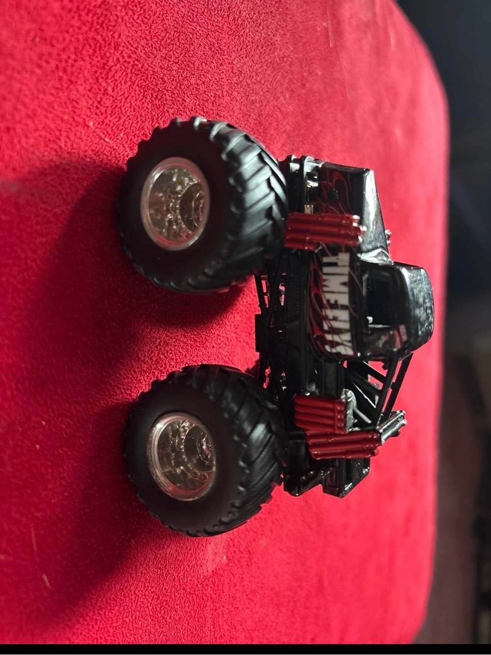 HOT Wheels Monster Jam TIME FLYS 1:64 Monster Truck